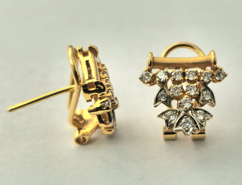 0.83 Carat Diamond Earrings in 18k Gold