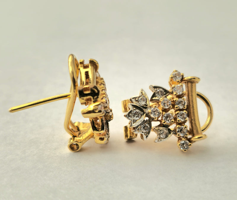 0.83 Carat Diamond Earrings in 18k Gold