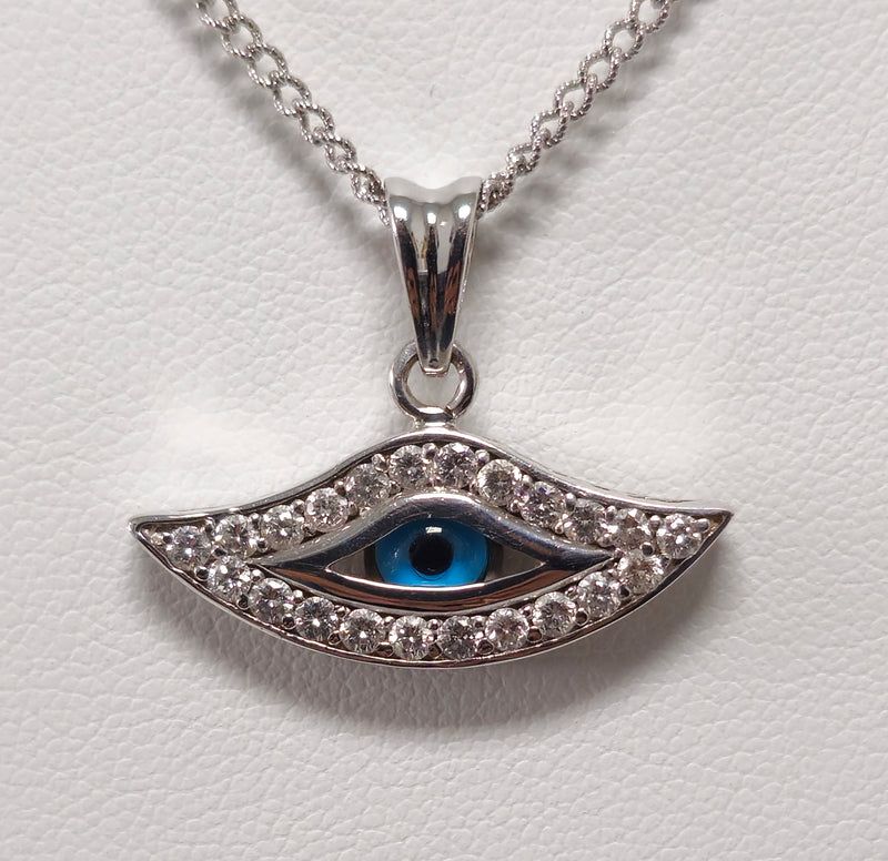 Classic Evil Eye & Diamond Necklace in 18K Gold.