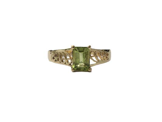 10k Gold Natural Peridot Ring