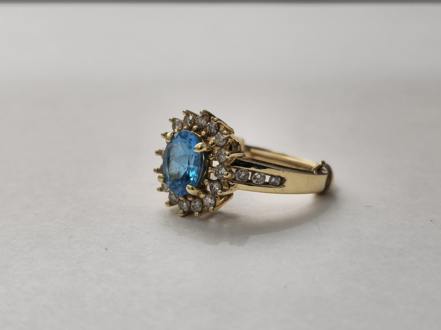 14k Gold Vintage Aquamarine and Diamond Ring