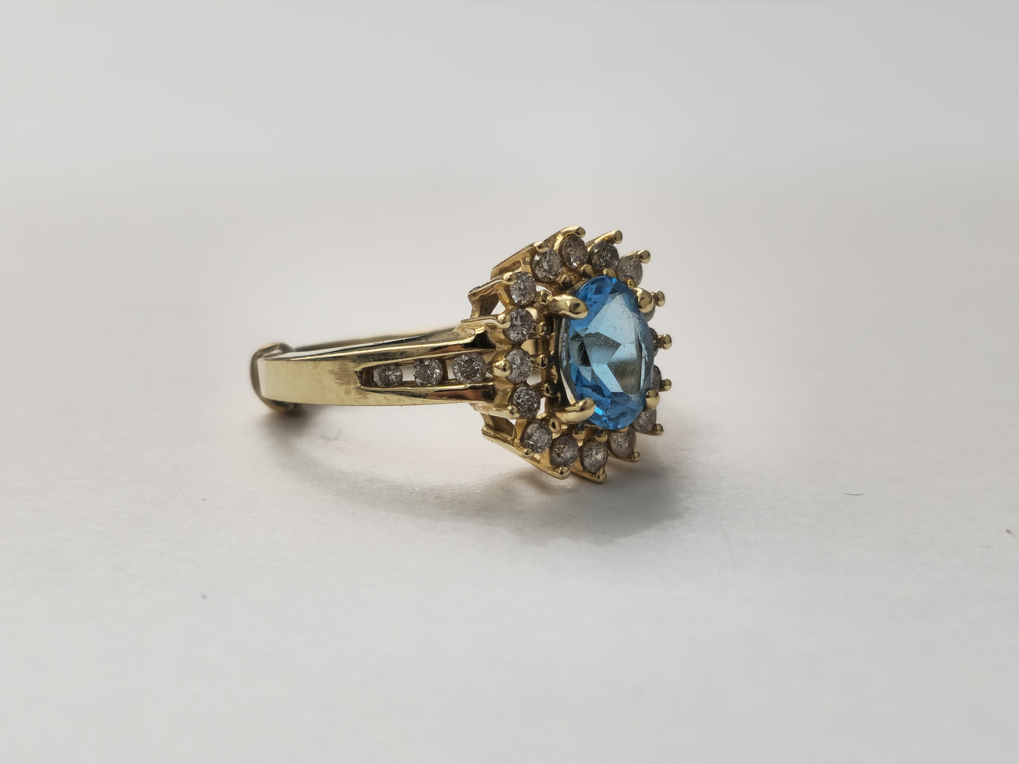 14k Gold Vintage Aquamarine and Diamond Ring