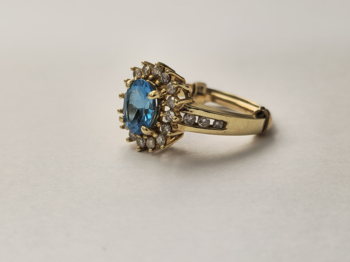 14k Gold Vintage Aquamarine and Diamond Ring