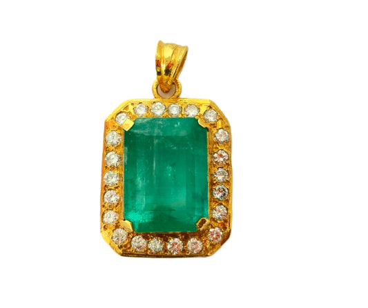 19.00ct Emerald And Diamond Pendant Necklace.