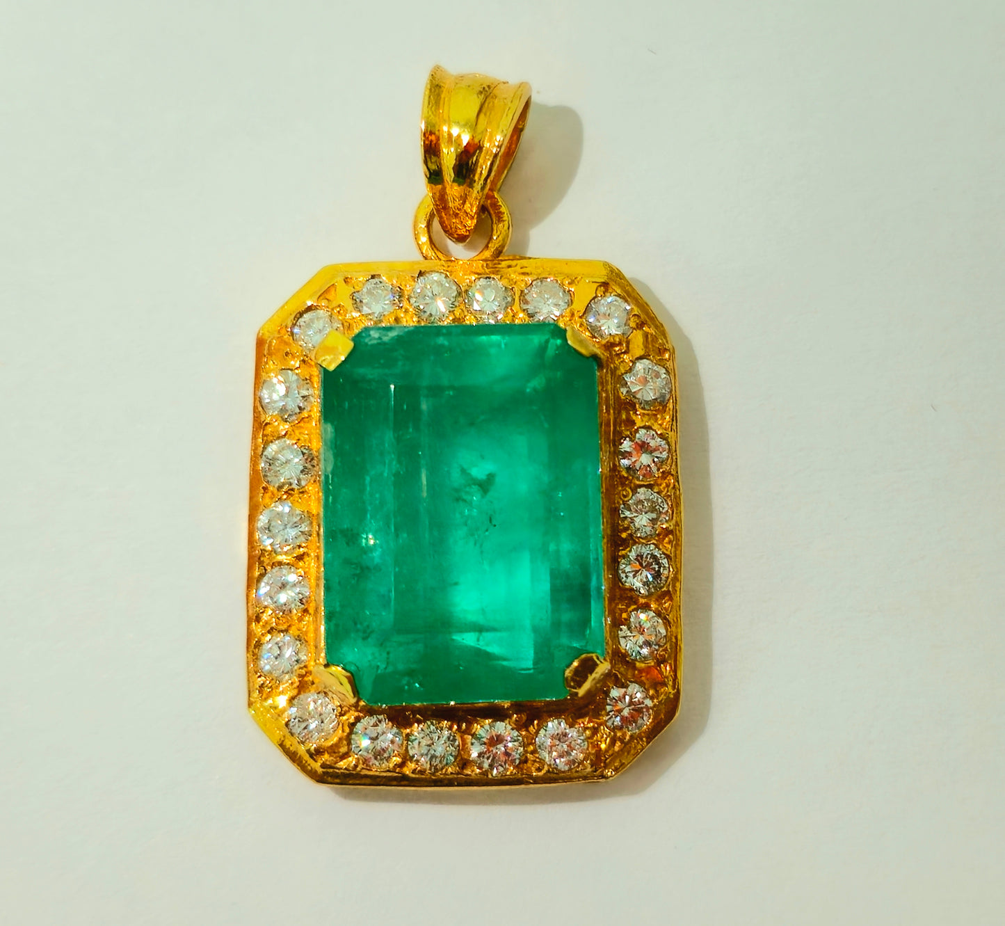 19.00ct Emerald And Diamond Pendant Necklace.