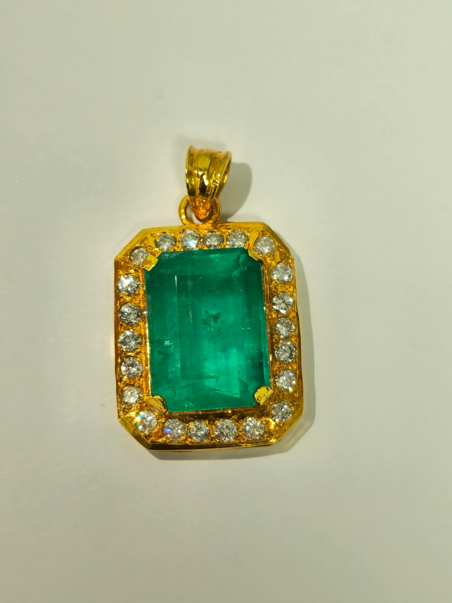 19.00ct Emerald And Diamond Pendant Necklace.