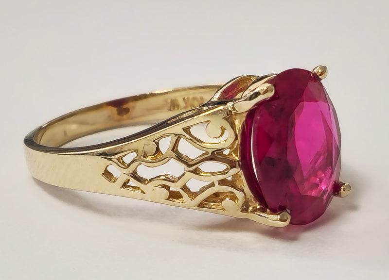 Collectible Vintage AAA Ruby Ring in Yellow Gold