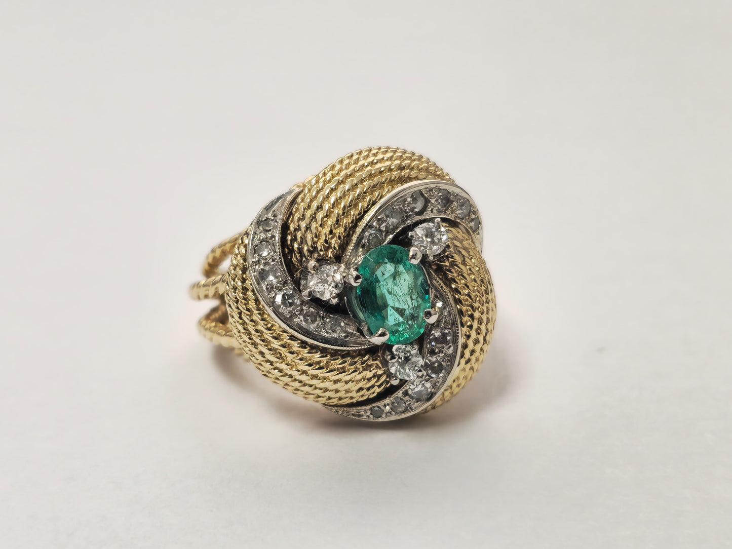 Natural Colombian Emerald & Diamond Ring in18K Gold