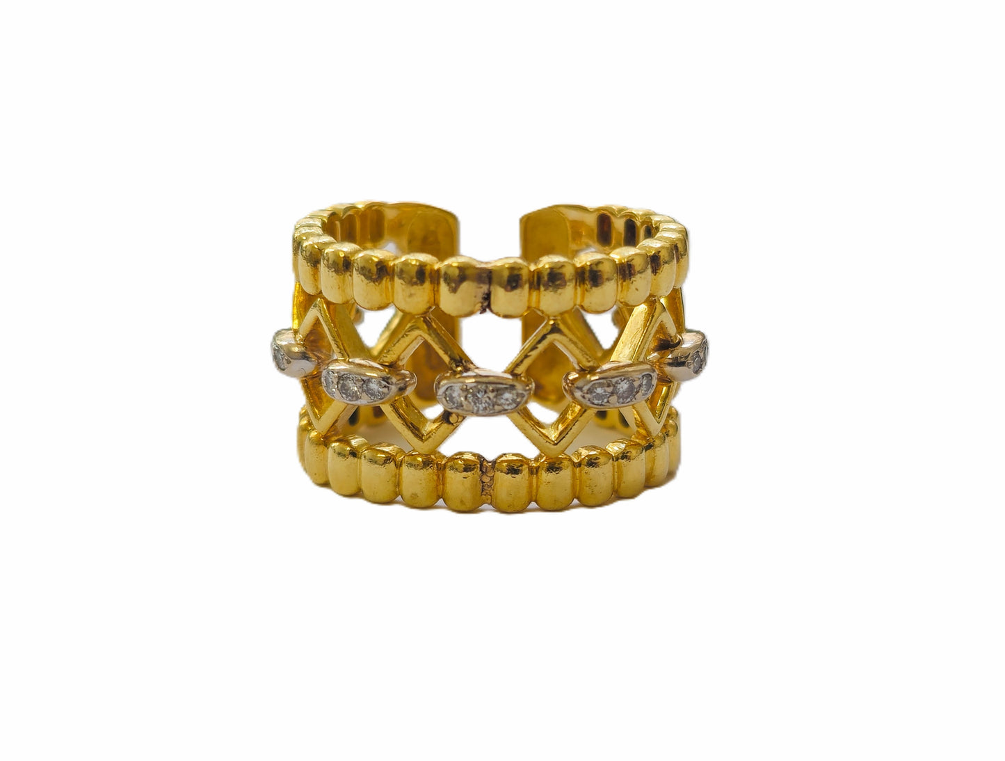 Stunning Ladies Ring in 18K Yellow Gold