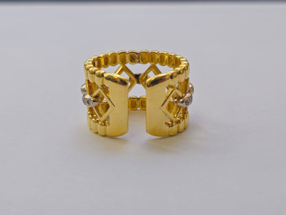 Stunning Ladies Ring in 18K Yellow Gold