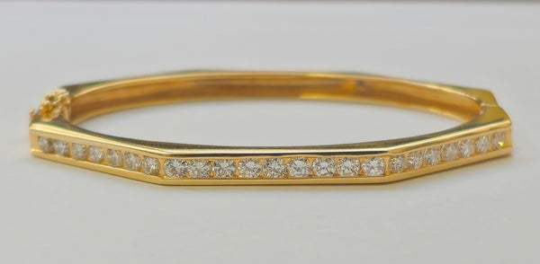 14k Gold Diamond Round Bangle Bracelet
