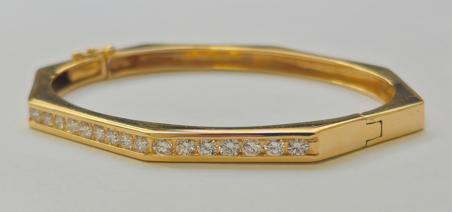 14k Gold Diamond Round Bangle Bracelet