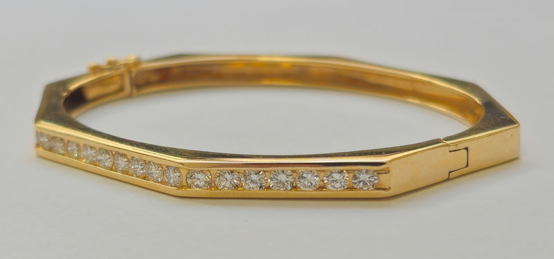 14k Gold Diamond Round Bangle Bracelet