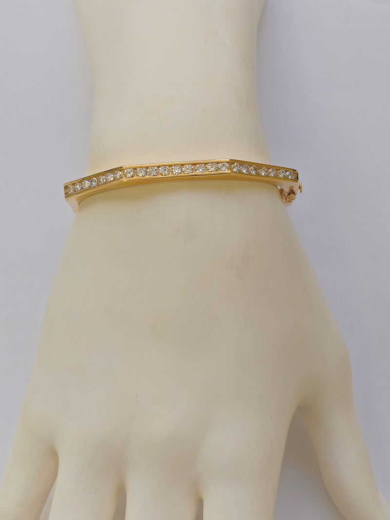 14k Gold Diamond Round Bangle Bracelet