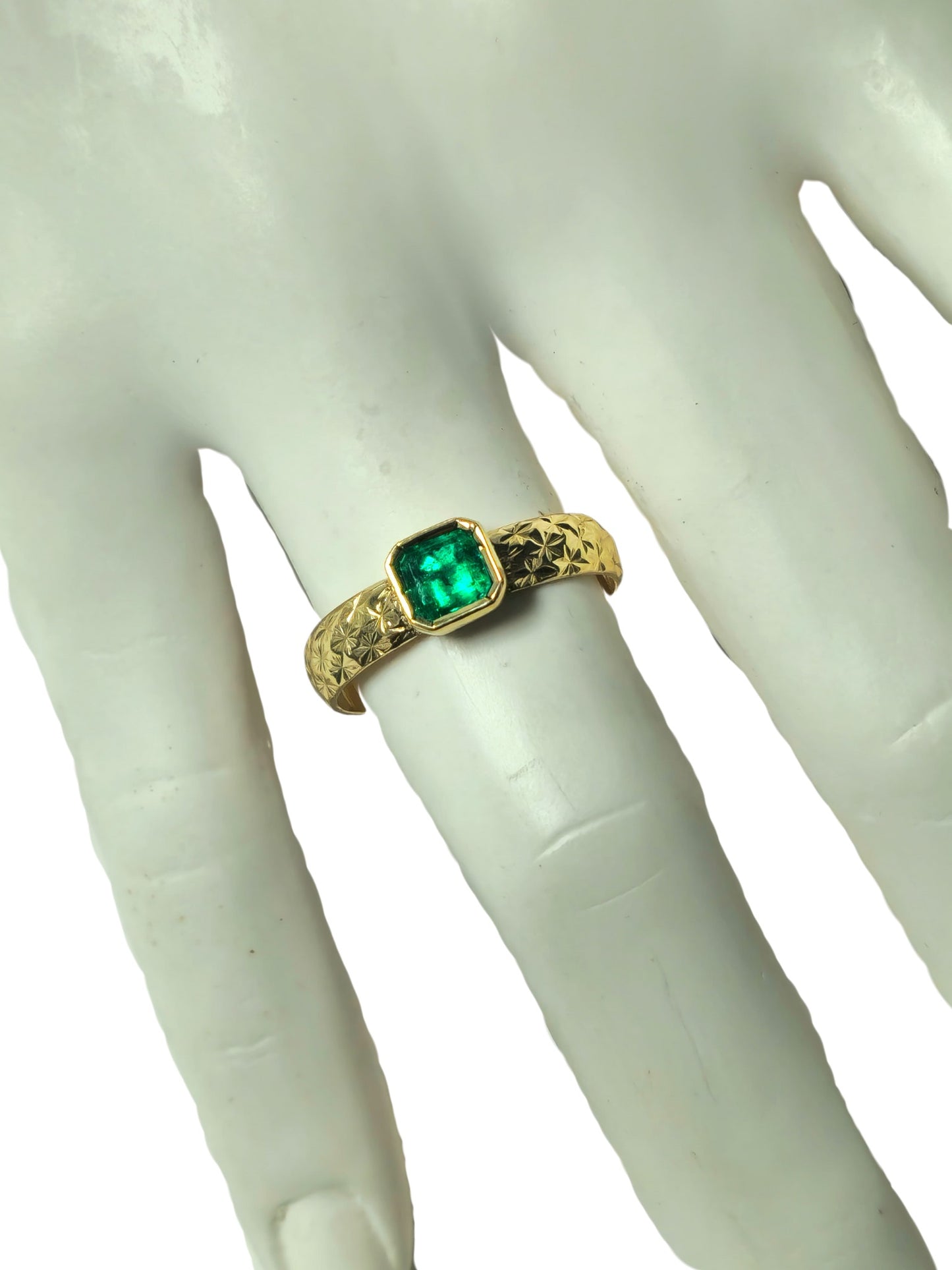 Vintage 18k Gold 1ct Natural Colombian Emerald Ring