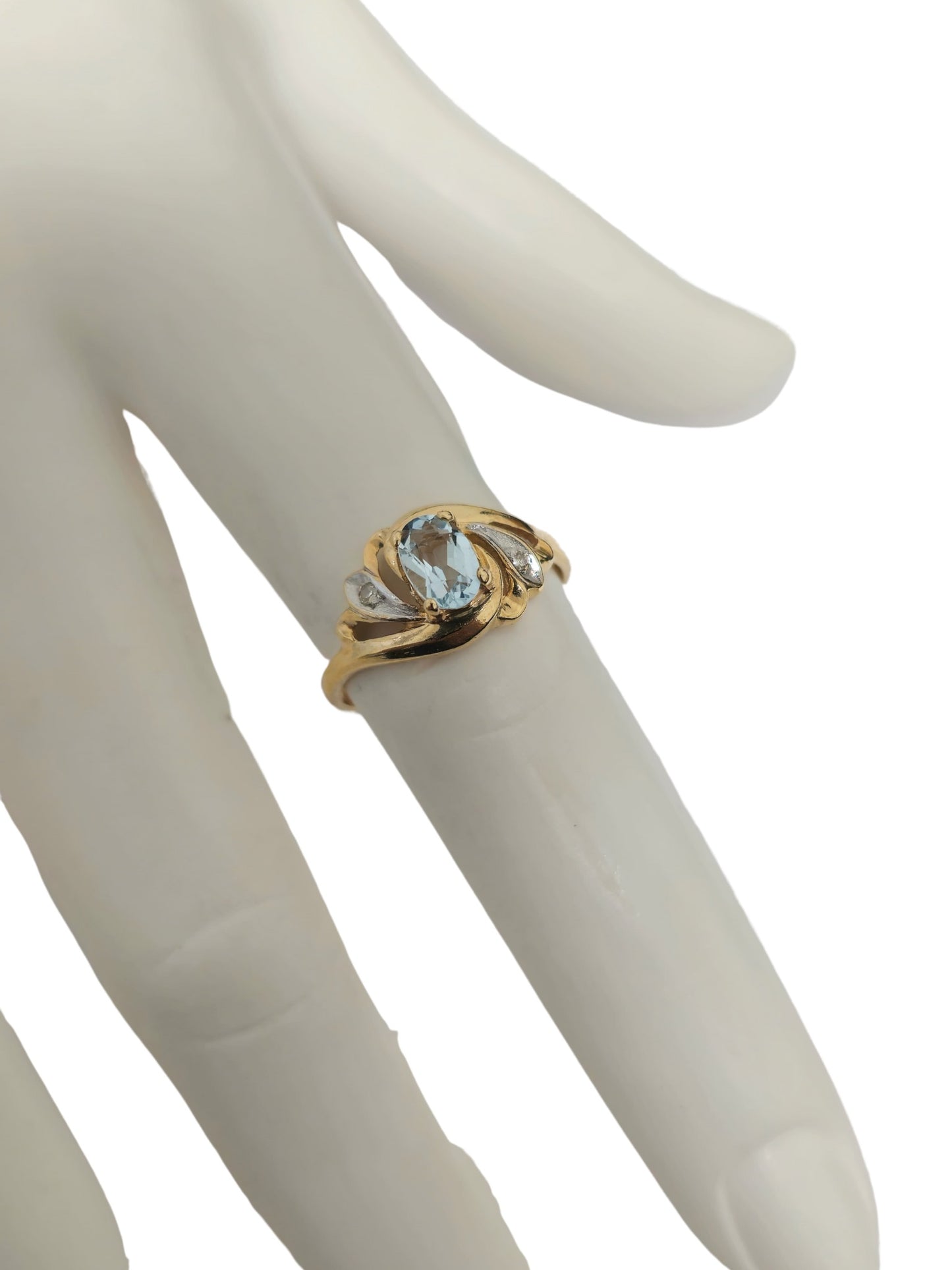 0.60ct Aquamarine 10k Yellow Gold Diamond Ring