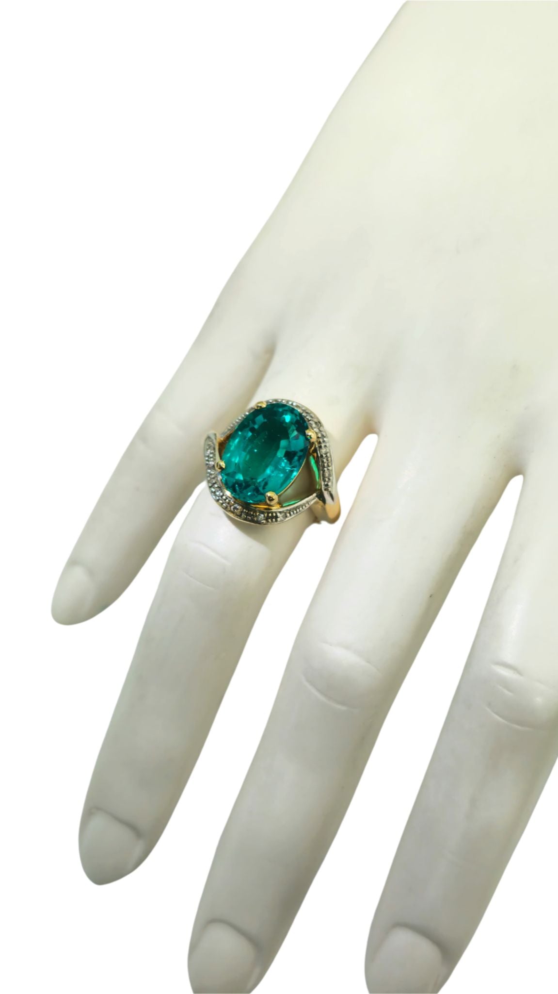 14k Yellow Gold Emerald Ring