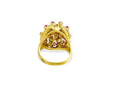 14K Yellow Gold, 1.10 Carat VINTAGE White Diamond Ring.