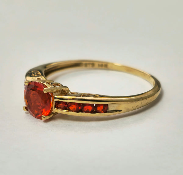 Modern 1.90 Carat Orange Sapphire in 14k Yellow Gold Ring