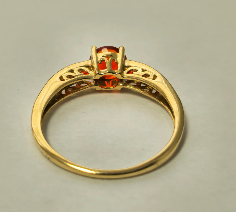 Modern 1.90 Carat Orange Sapphire in 14k Yellow Gold Ring
