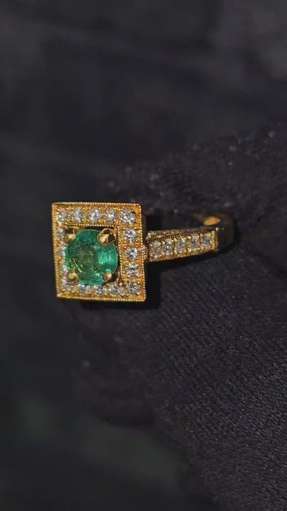 3.00 Carat Emerald & Diamond Ring in 18K. Vintage Ring