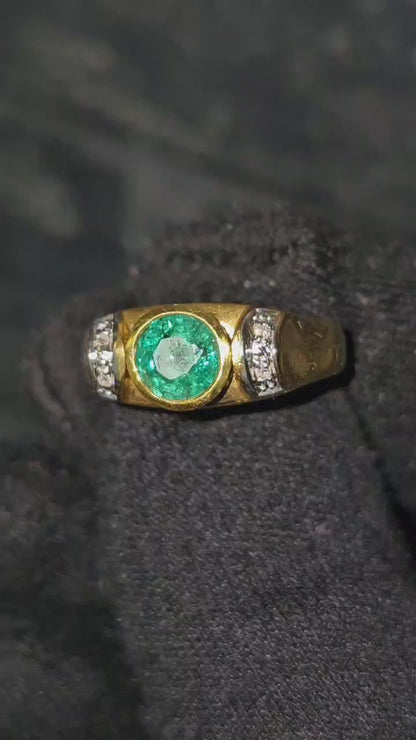 100% natural Emerald & Diamond Ring in 14kt Gold